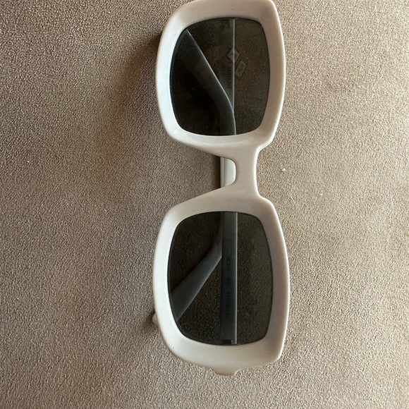 Saint Laurent sl245 - perfect condition. Comes with case. - Picture 4 of 4